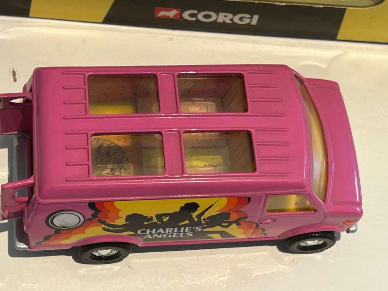 CORGi CC87501 CHARLIE'S ANGELS Van from the TV Series 2001 mint in box