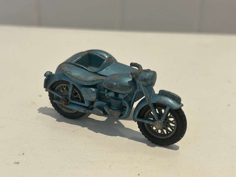 Vintage MATCHBOX LESNEY 1960s diecast No: 4 TRIUMPH T110 Motorcycle and Sidecar