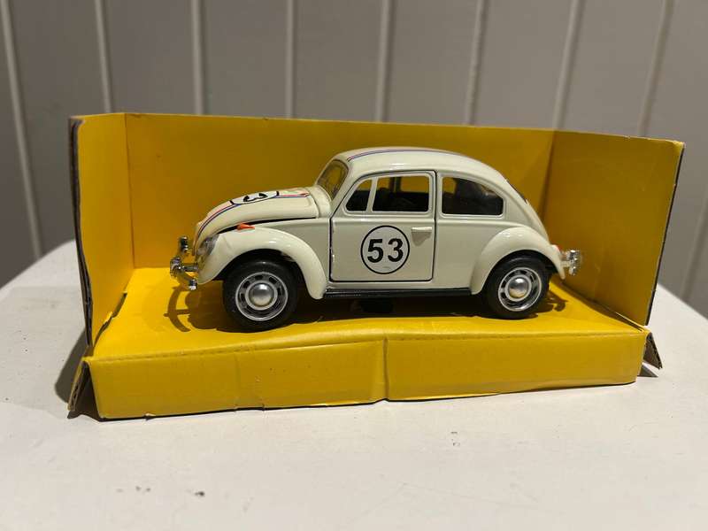 HERBIE the LOVE BUG inspired VW BEETLE 1:32 scale by QHT diecast toys