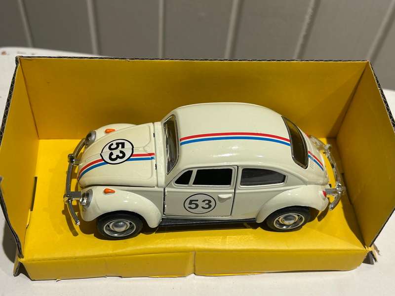 HERBIE the LOVE BUG inspired VW BEETLE 1:32 scale by QHT diecast toys