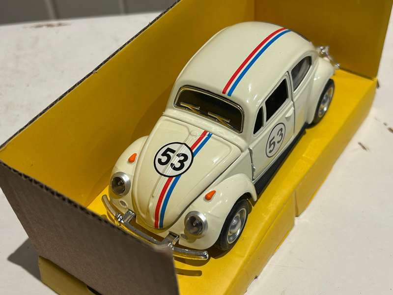 HERBIE the LOVE BUG inspired VW BEETLE 1:32 scale by QHT diecast toys