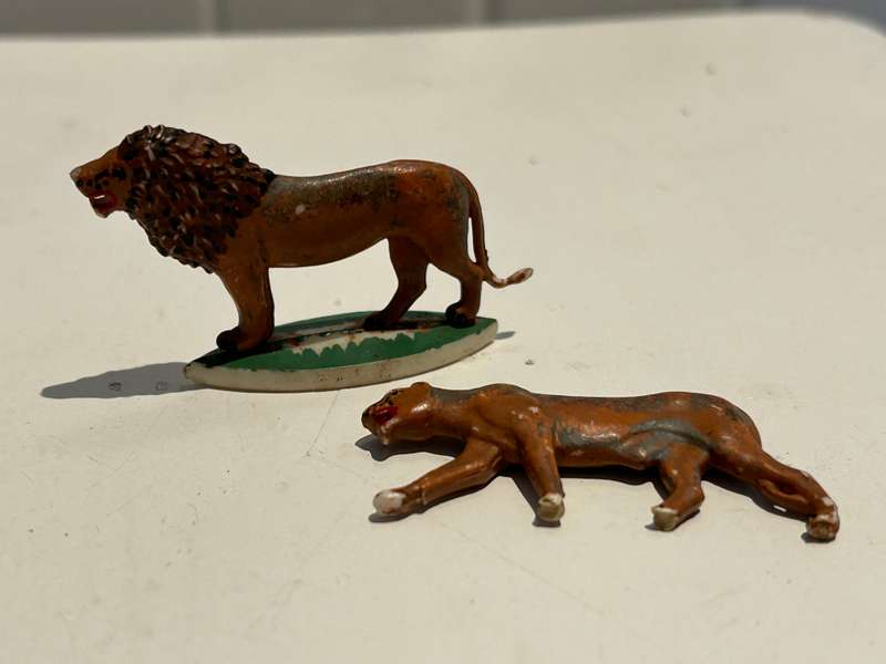 A vintage 1960s - 1970s Genuine LION