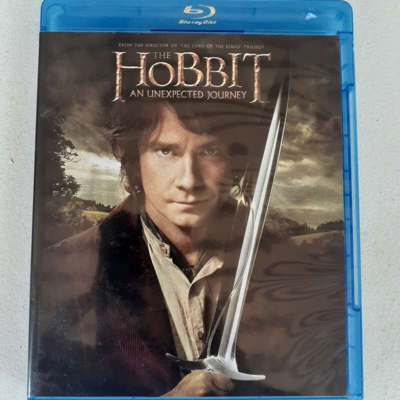 The Hobbit: An Unexpected Journey [2 Disc Version Blu-ray Movie]