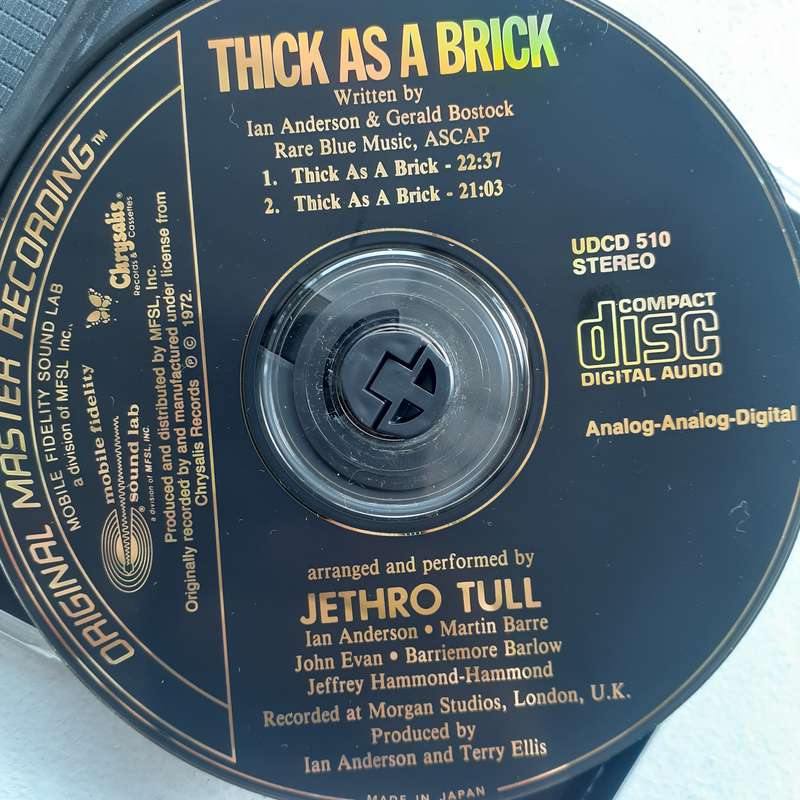 Jethro Tull - Thick As A Brick [24 KT Gold CD Original Master Recording] (1972/re1988)