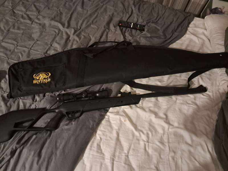 .22 Crossman Mag-Fire rifle with carry bag