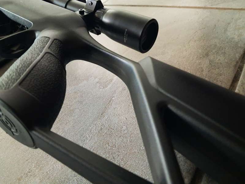 .22 Crossman Mag-Fire rifle with carry bag