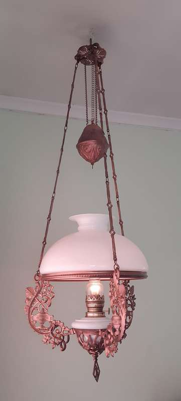 Beautiful Victorian Haning Counterweighted Oil Lamp