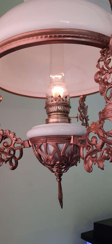 Beautiful Victorian Haning Counterweighted Oil Lamp
