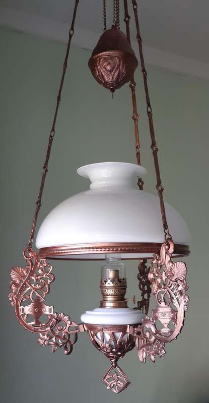 Beautiful Victorian Haning Counterweighted Oil Lamp