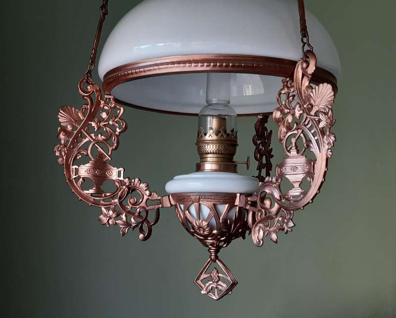 Beautiful Victorian Haning Counterweighted Oil Lamp