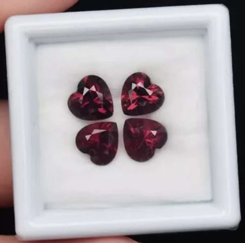 Beautiful! 4 Piece Lot 4.35ct t.w Heart Cut Natural Purplish Pink Rhodolite Garnet