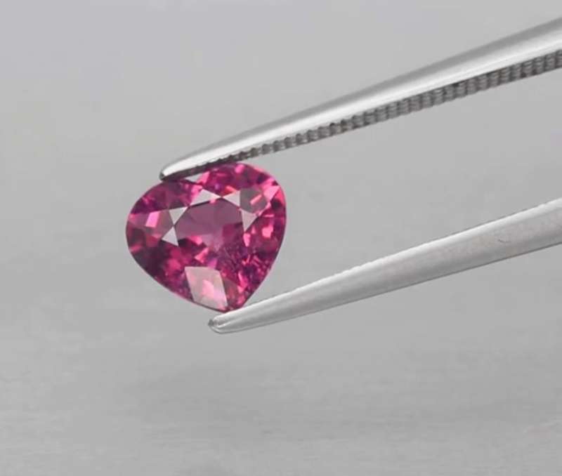 Beautiful 1.27ct Heart Cut Natural Purplish Pink Rhodolite Garnet