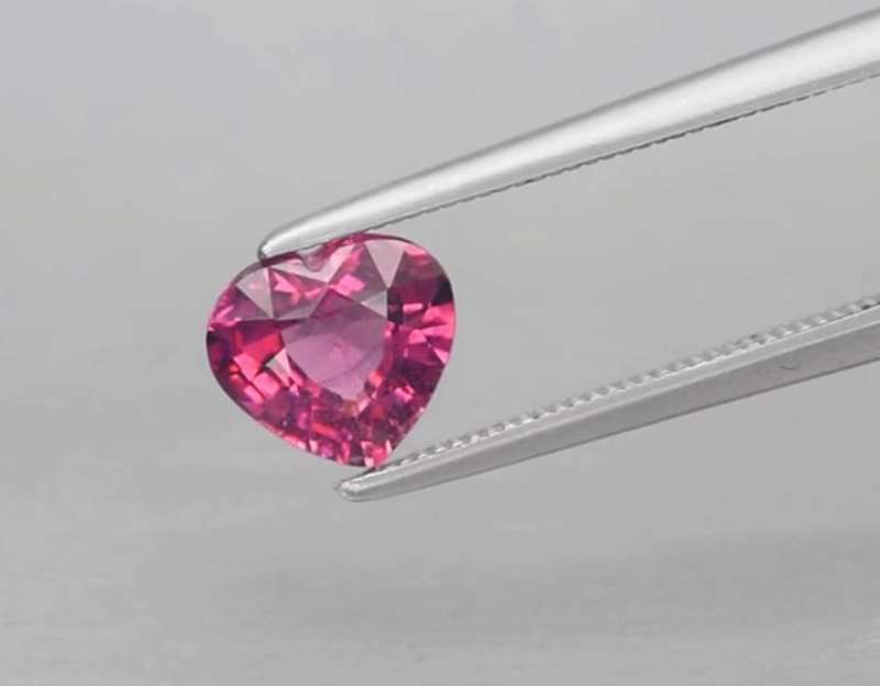 Beautiful 1.27ct Heart Cut Natural Purplish Pink Rhodolite Garnet
