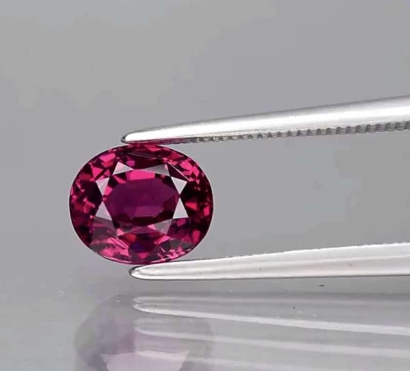 Beautiful 1.80ct Oval Cut Natural Pinkish Purple Rhodolite Garnet