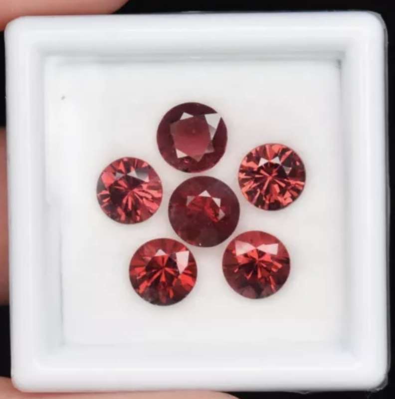 6 Piece Lot 4.69ct t.w Round Cut Natural Rhodolite Garnet