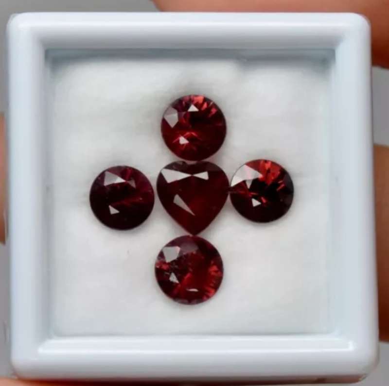 5 Piece Lot 4.19ct t.w Round and Heart Natural Rhodolite Garnet