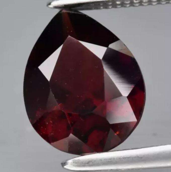 1.50ct Pear Cut Natural Garnet