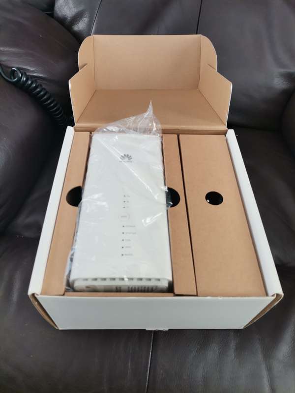 Huawei B618 4G/LTE 600 Mbps Mobile Wi-Fi Router - White
