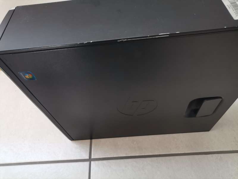 HP Compaq 8200 Elite Small Form Factor PC