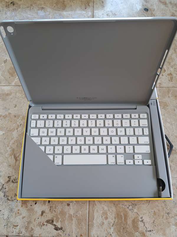 Zagg Folio Cover, Hinged Keyboard compatible with iPad Air2 -White (Second Generation) New