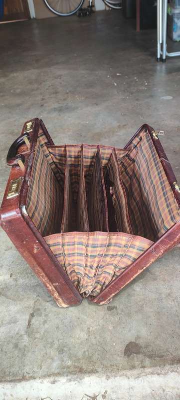 Vintage Leather Bussines Suitcase