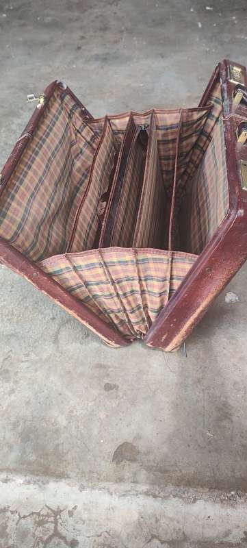 Vintage Leather Bussines Suitcase