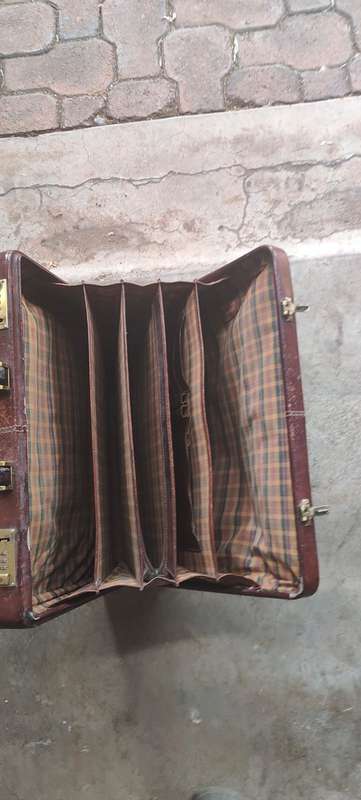 Vintage Leather Bussines Suitcase