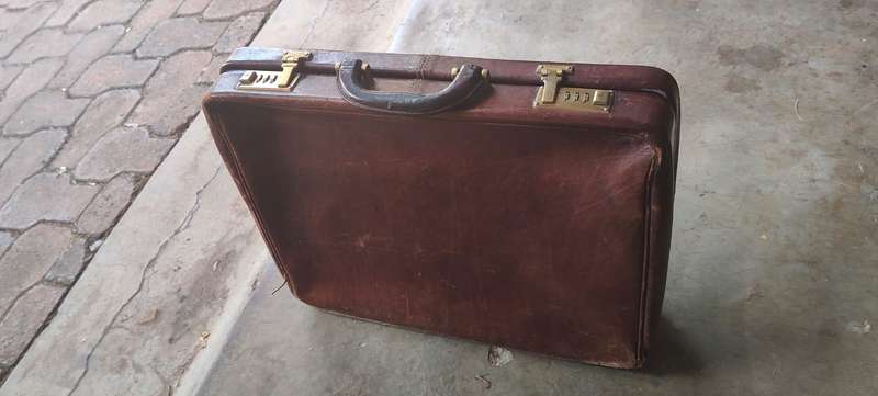 Vintage Leather Bussines Suitcase