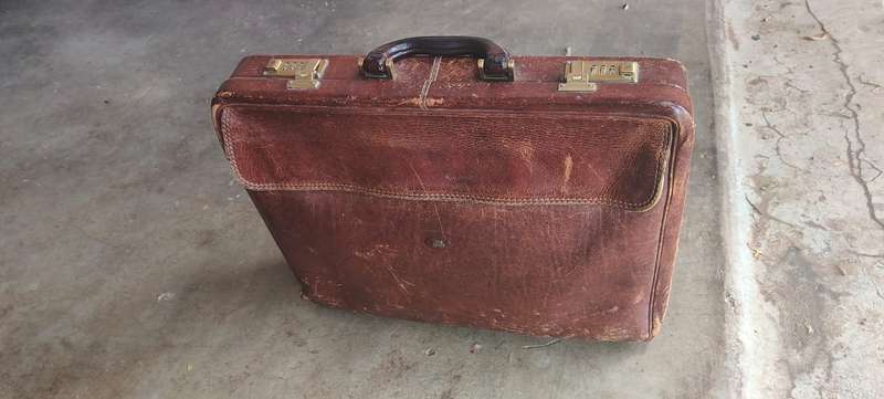 Vintage Leather Bussines Suitcase
