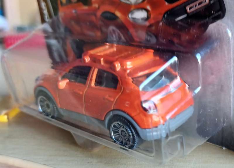 2017 Matchbox ~ 12/125 16 Fiat 500 X ~ Mint on Short card