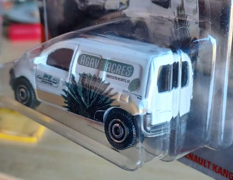 2019 Matchbox ~ 05/100 Renault Kangoo ~ Mint on Short card