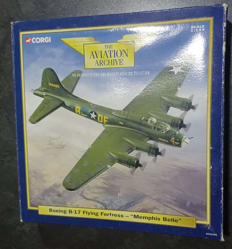 Corgi  ~  Model collection ~ Scale 1:144 ~ Boeing B-17 Flying Fortress - "Memphis Belle"
