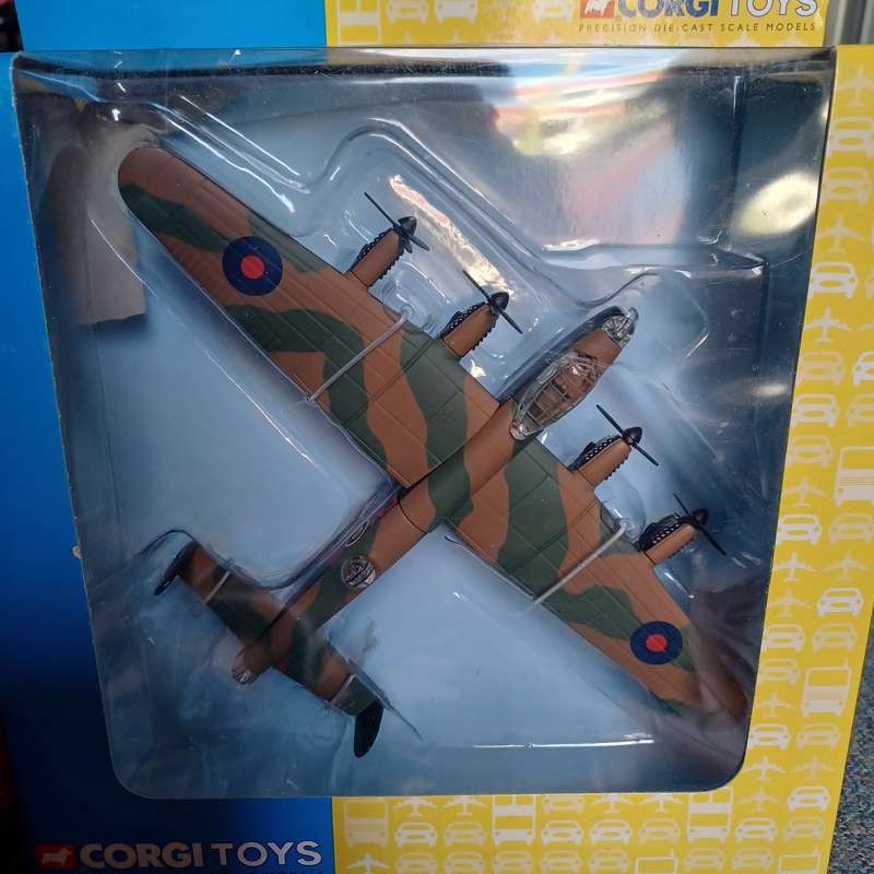 Corgi Toys ~  WB99635 Avro Lancaster No207 Sqdn RAF 1942