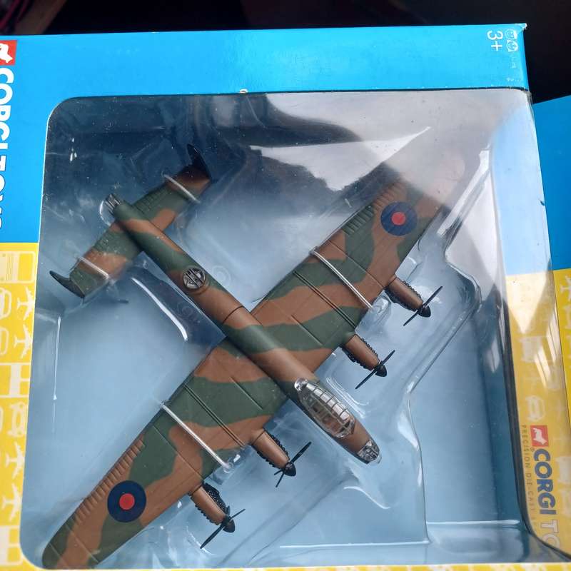 Corgi Toys ~  WB99635 Avro Lancaster No207 Sqdn RAF 1942