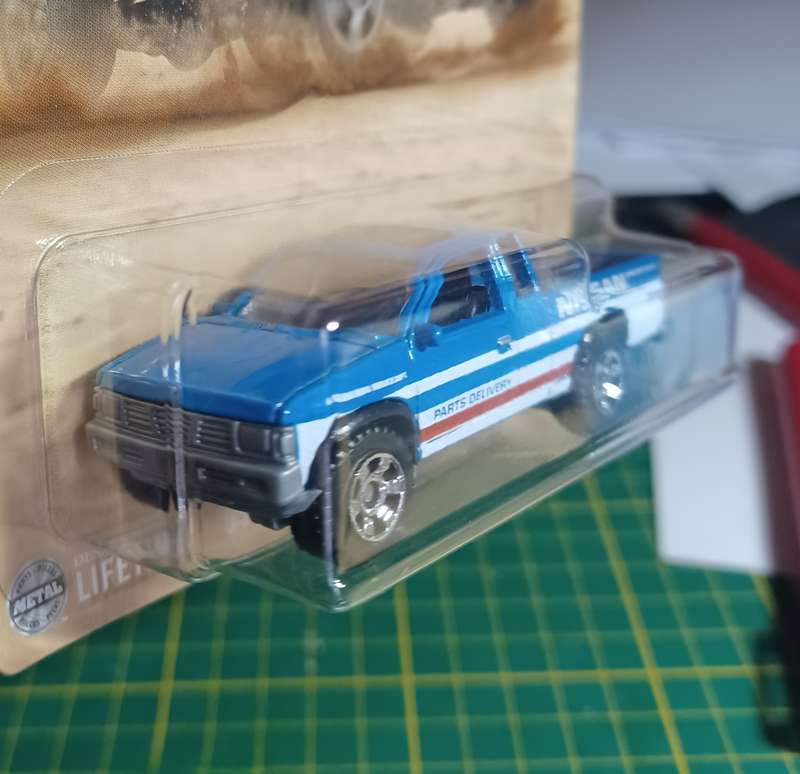 2024 Long Card ~ Matchbox Trucks 1/5 ~ 95 Nissan Hardbody (D21)