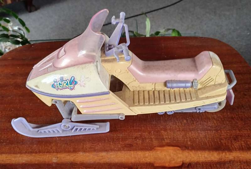 Barbie Snowmobile Mattel Vintage 90's /2000's (sad condition)