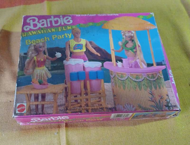Barbie Hawaiian Fun Party No7230 (Needs some cleaning)
