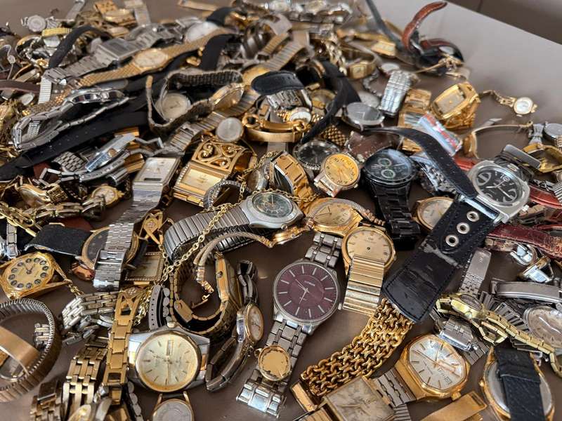 Bulk Lot, Collectors large valuable lot of various vintage watches