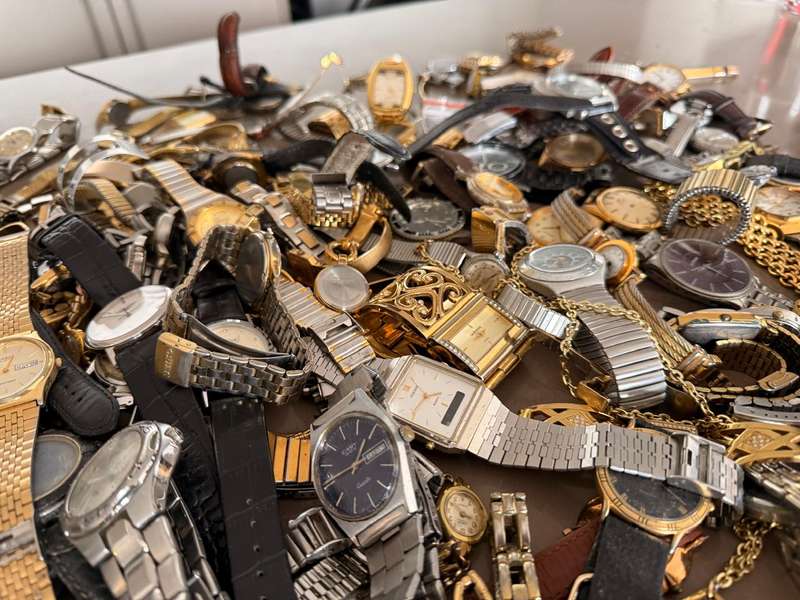 Bulk Lot, Collectors large valuable lot of various vintage watches