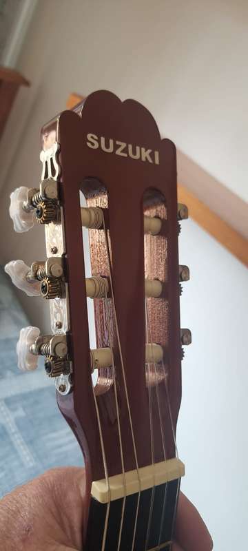 Suzuki Acustic guitar