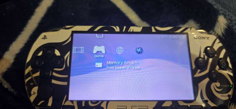 listing 1 PSP 1000 modded 64gb 60+games whiteames loaded