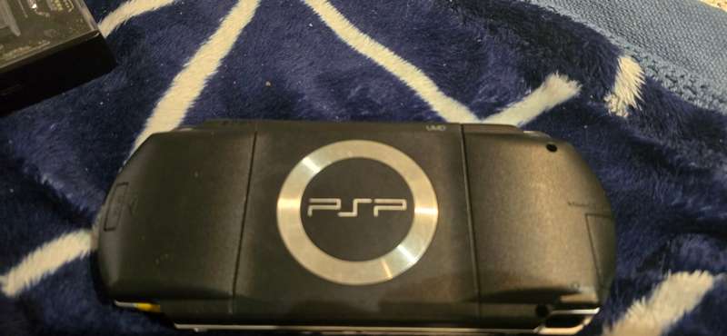 listing 1 PSP 1000 modded 64gb 60+games whiteames loaded