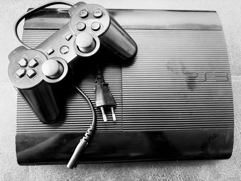 PS3 Super Slim modded with Hen