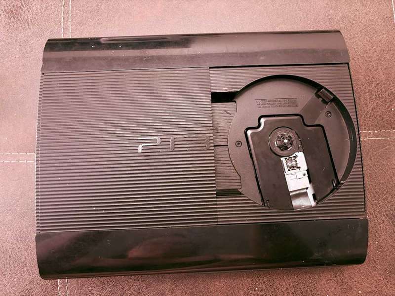 PS3 Super Slim modded with Hen 500gb