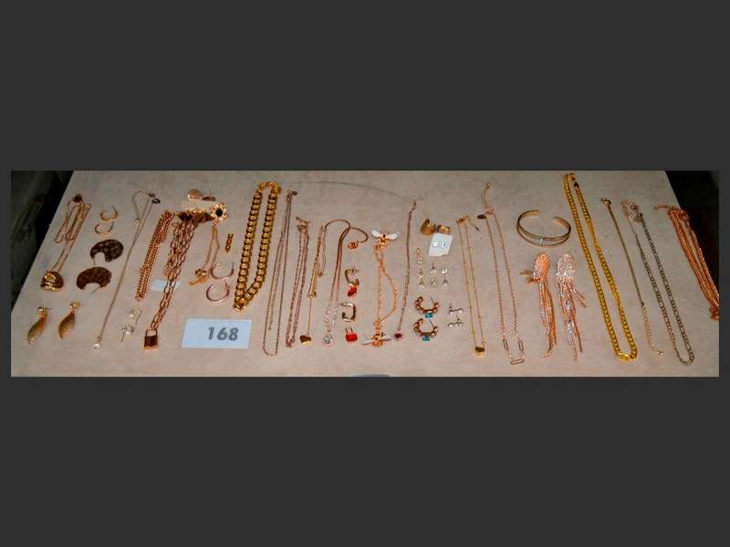 LOT OF JEWELLERY