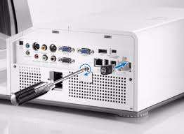 *DELL S500WI COMMERCIAL SHORT THROW PROJECTOR*TOP OF RANGE*