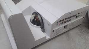 *DELL S500WI COMMERCIAL SHORT THROW PROJECTOR*TOP OF RANGE*