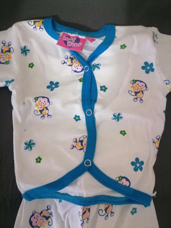 20 AVALIABLE*LOT OF 5 X NEW BABIES CLOTHES*ONE BID FOR THE LOT OF 5 SETS**