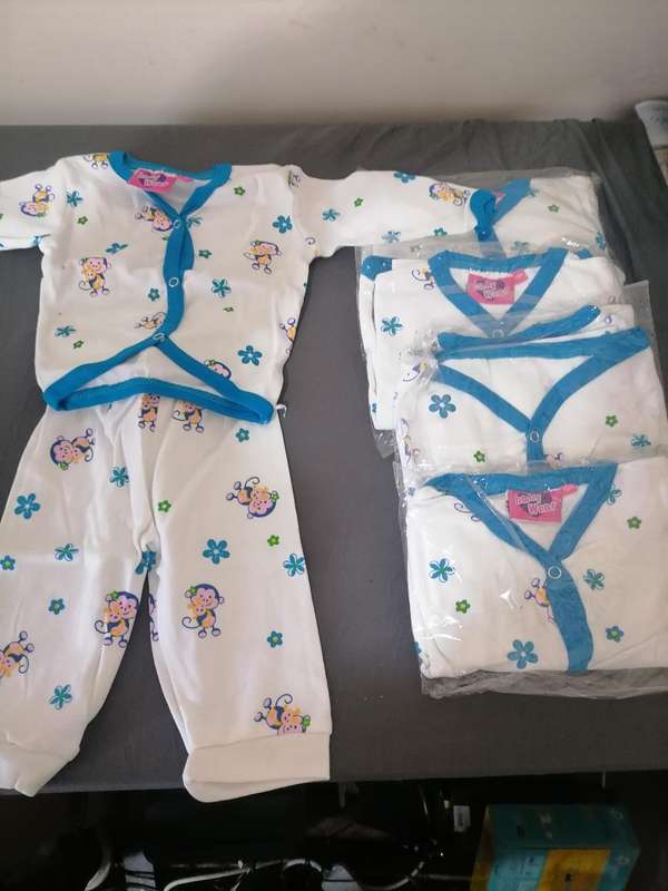 20 AVALIABLE*LOT OF 5 X NEW BABIES CLOTHES*ONE BID FOR THE LOT OF 5 SETS**