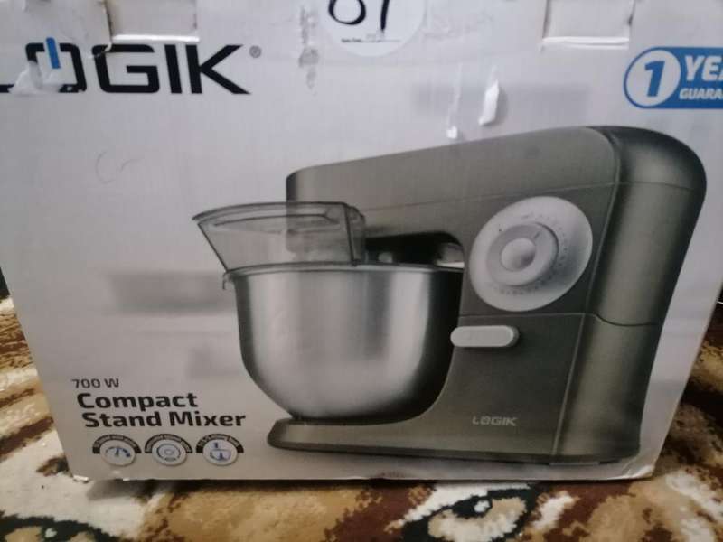 **LOGIK 700W STAND MIXER WITH ATTACHMENTS IN BOX*NEW CONDITION\MOTOR ROUGH*